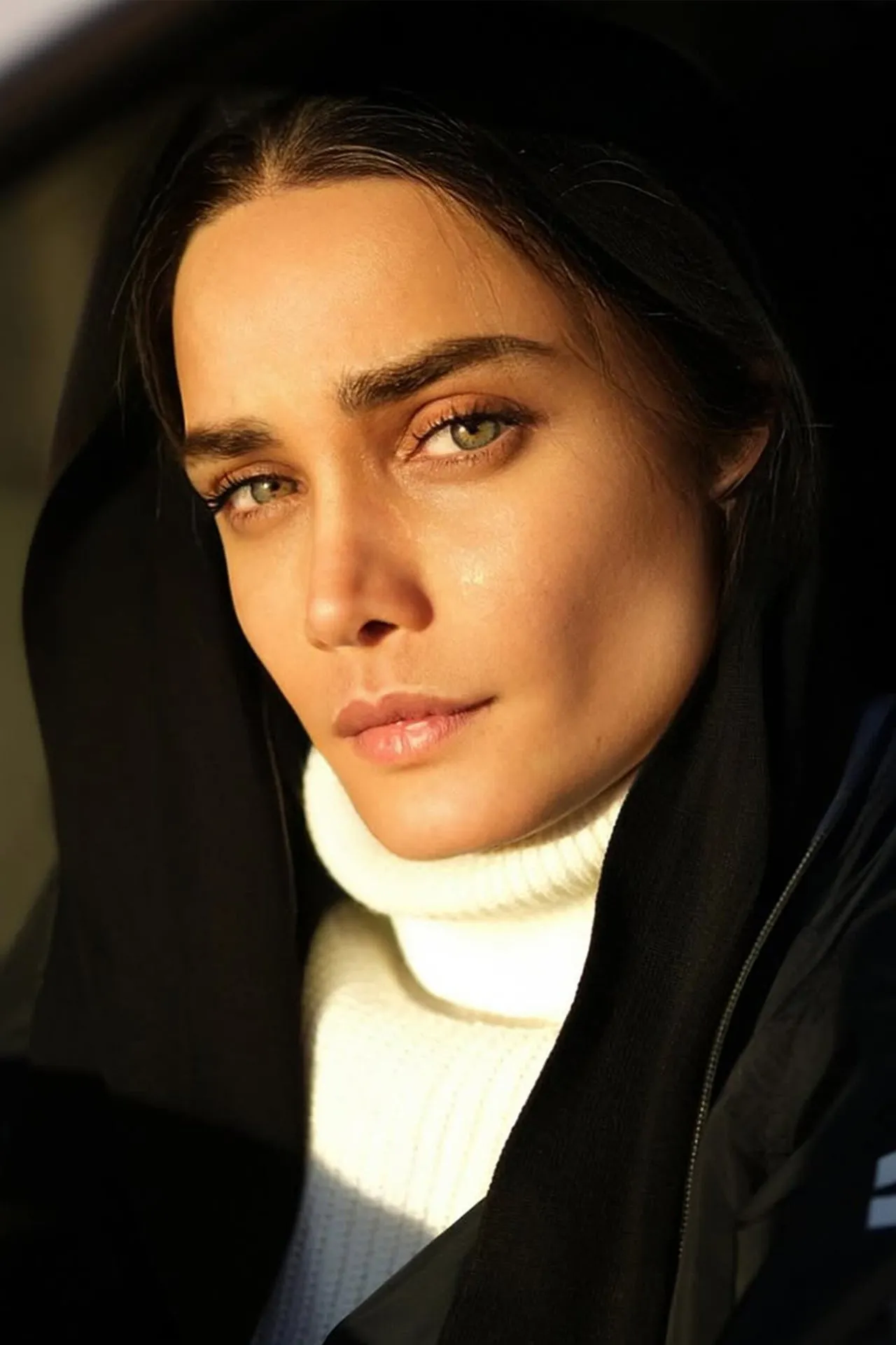 تینا آخوندتبار